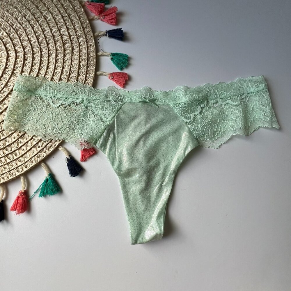 Victoria's Secret Lace-Trim Smooth Shimmer Thong Panty Misty Jade Shimmer M NEW